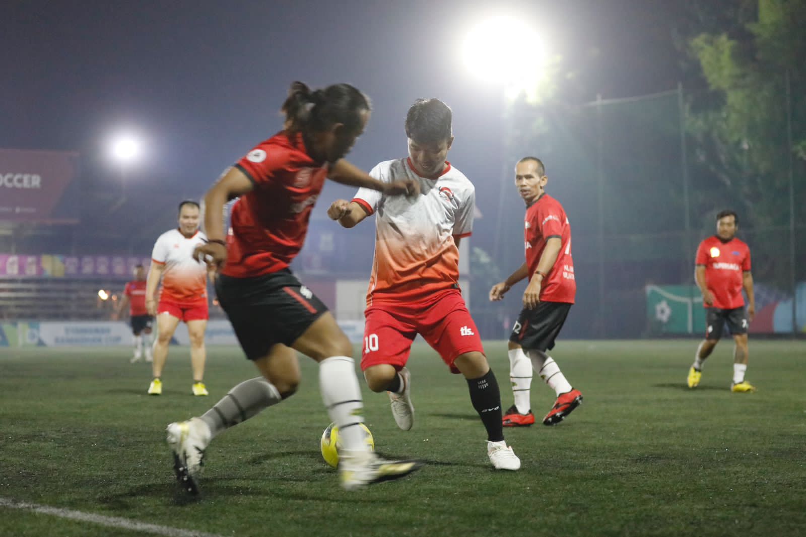 Relawan Ganjar Gelar Fun Football Bareng Pemain 'Preman Pensiun' di Bandung