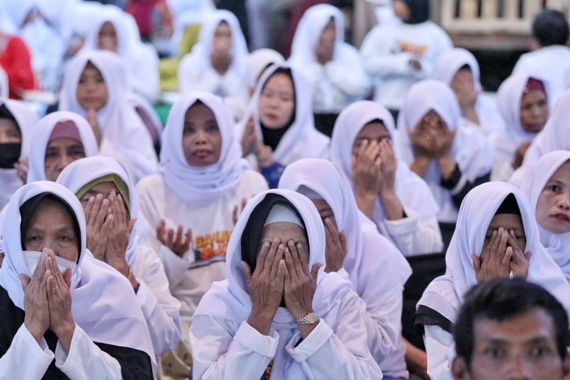 Warga Subang berdoa bagi kebaikan Indonesia