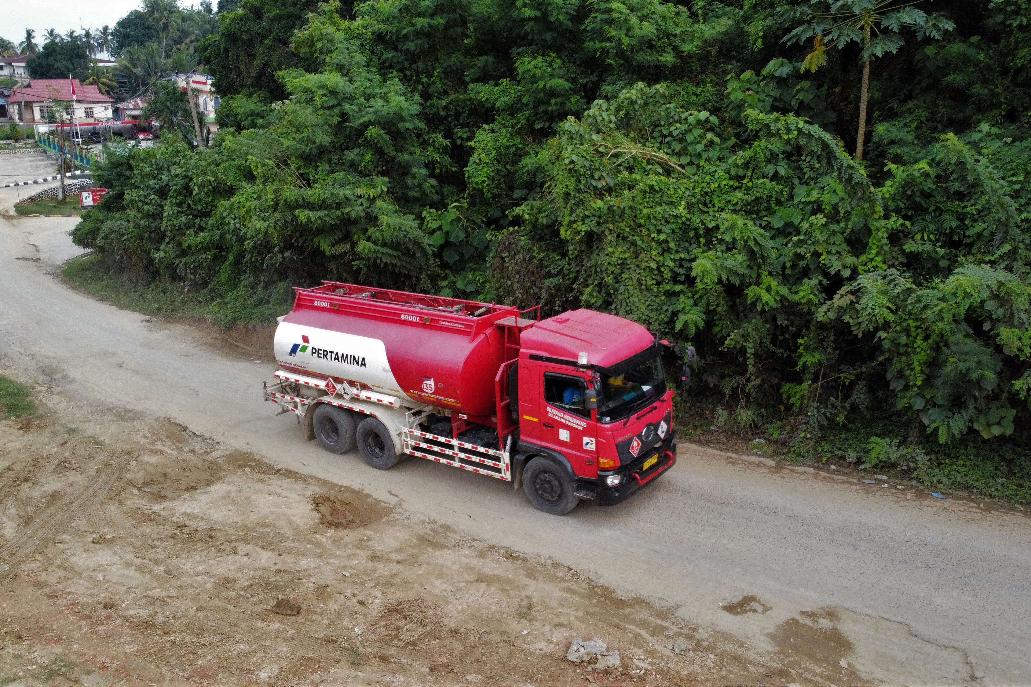 Truk Pertamina.