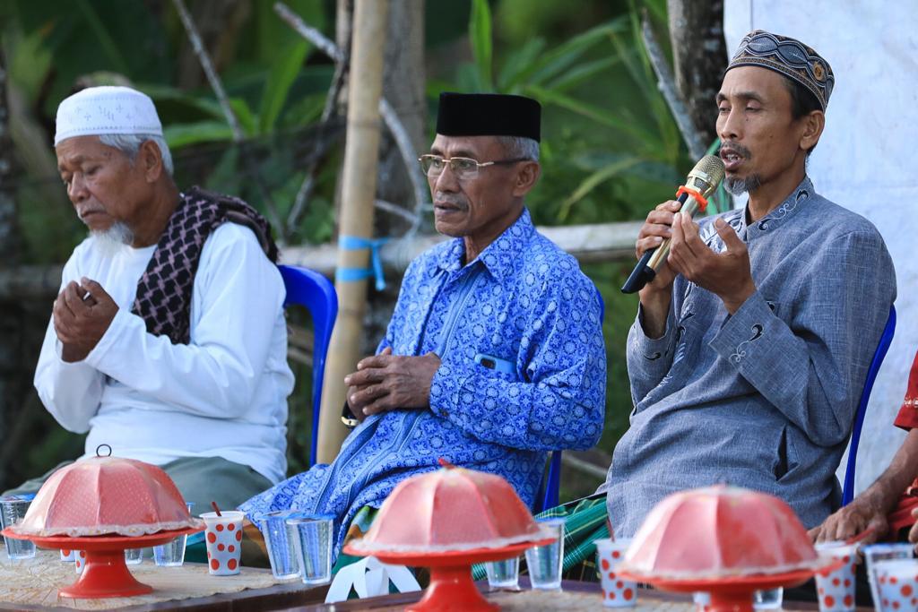 Relawan Gerakan Passeddingeng Masyarakat Bone menggelar kegiatan keagamaan