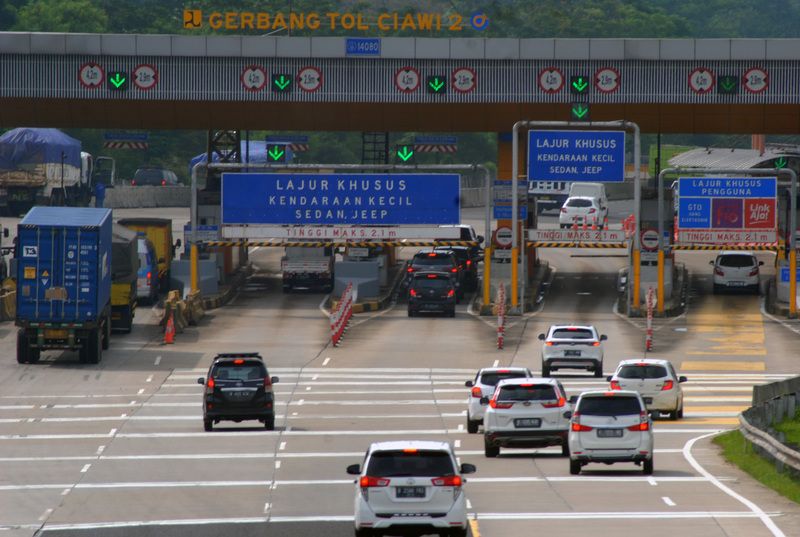 Gerbang Tol Ciawi 2 mulai dipadati kendaraan pemudik.