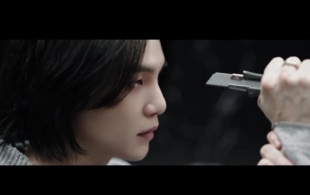 Suga BTS meluncurkan video musik Amygdala, salah satu lagu B-side di album solo terbarunya ‘D-Day’, Senin (24/4).