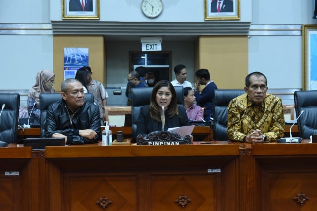 Ketua Komisi I DPR RI Meutya saat konferensi pers yang digelar di Ruang Rapat Komisi I DPR RI, Senayan, Jakarta, Rabu (5/4).