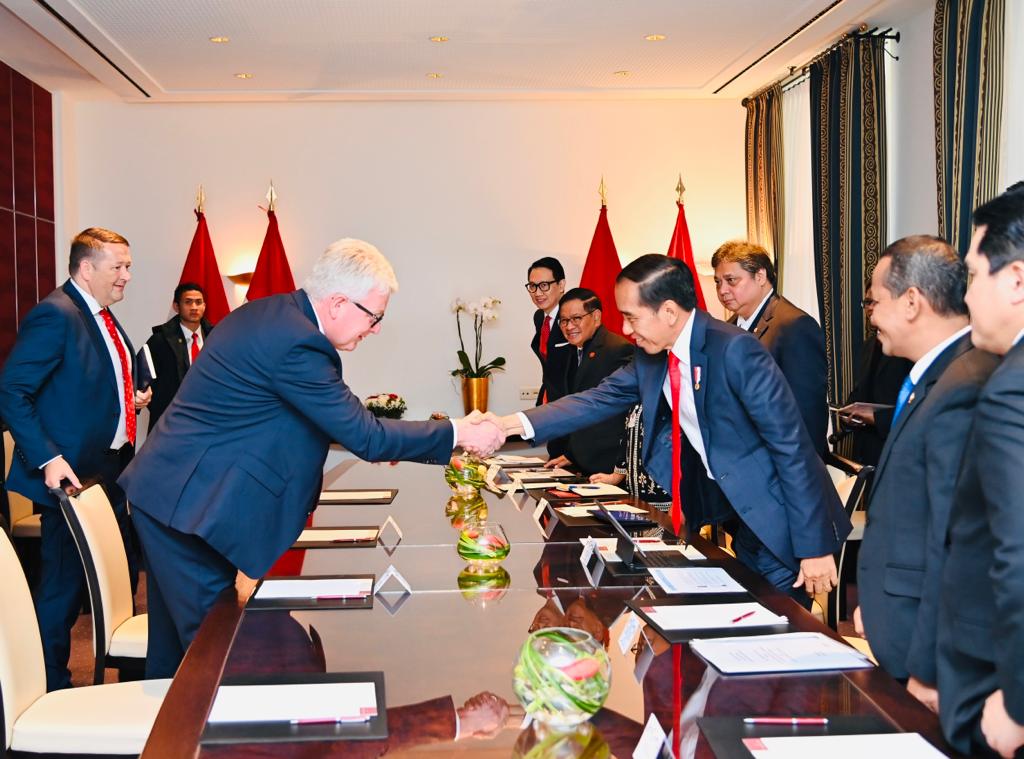 Presiden Joko Widodo bertemu dengan pemimpin perusahaan Eropa di jerman, Minggu (16/4).