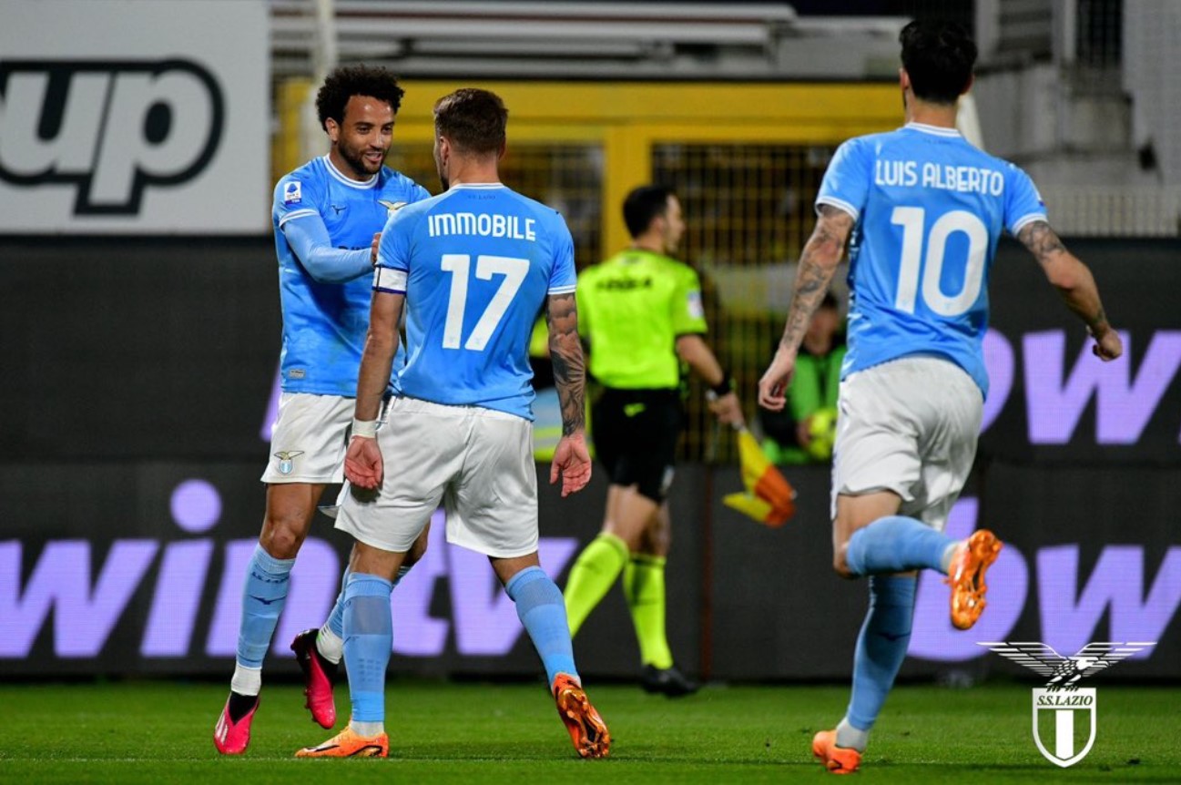 Penyerang Lazio Ciro Immobile (nomor punggung 17) melakukan selebrasi usai mencetak gol ke gawang Spezia di laga Serie A.