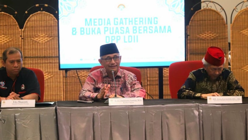 Ketua Umum DPP LDII KH Chriswanto Santoso (tengah)