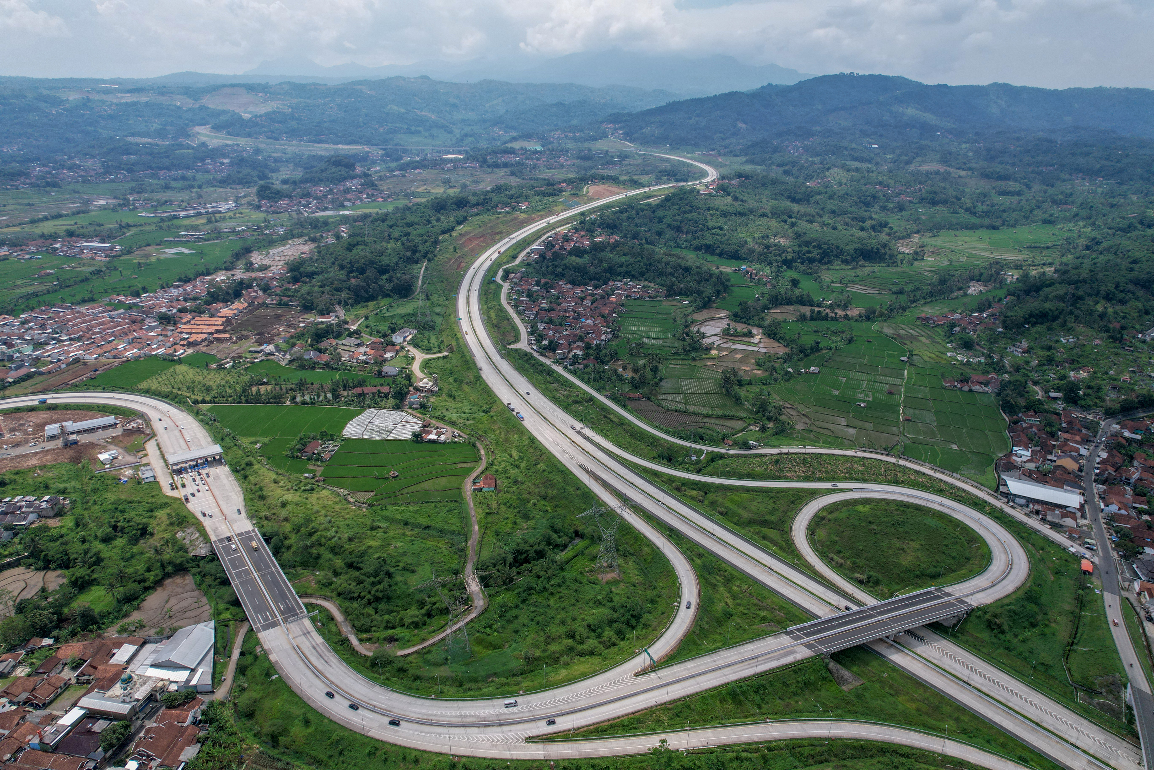 JALAN TOL CISUMDAWU DI KABUPATEN SUMEDANG, JAWA BARAT.