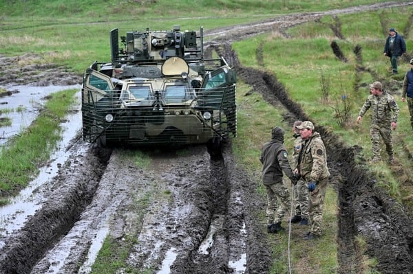 Tank militer Ukraina di kota Kharkiv.