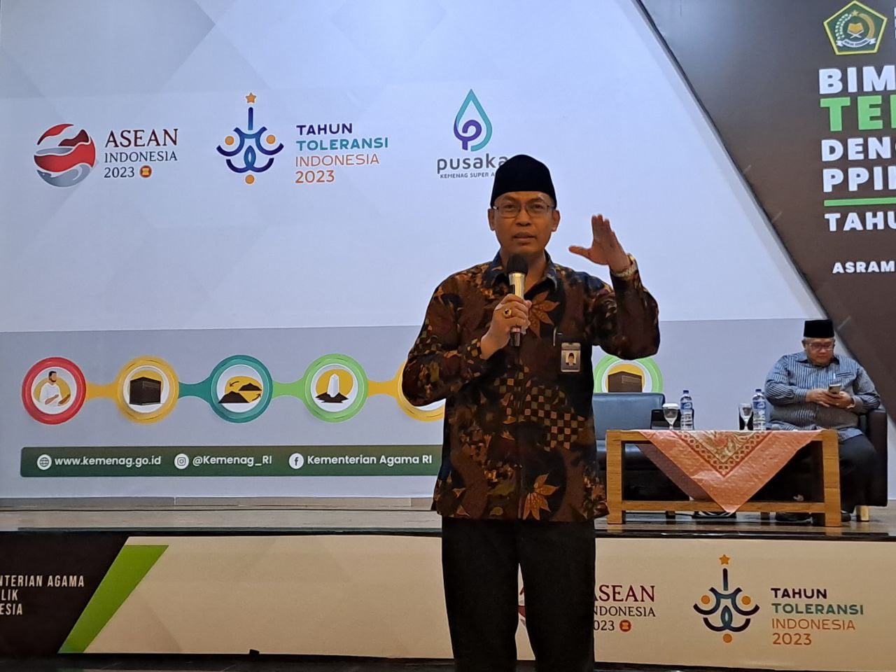 Cuma Tunggu Tujuh Tahun, Biaya Haji Khusus Capai Rp180 Juta