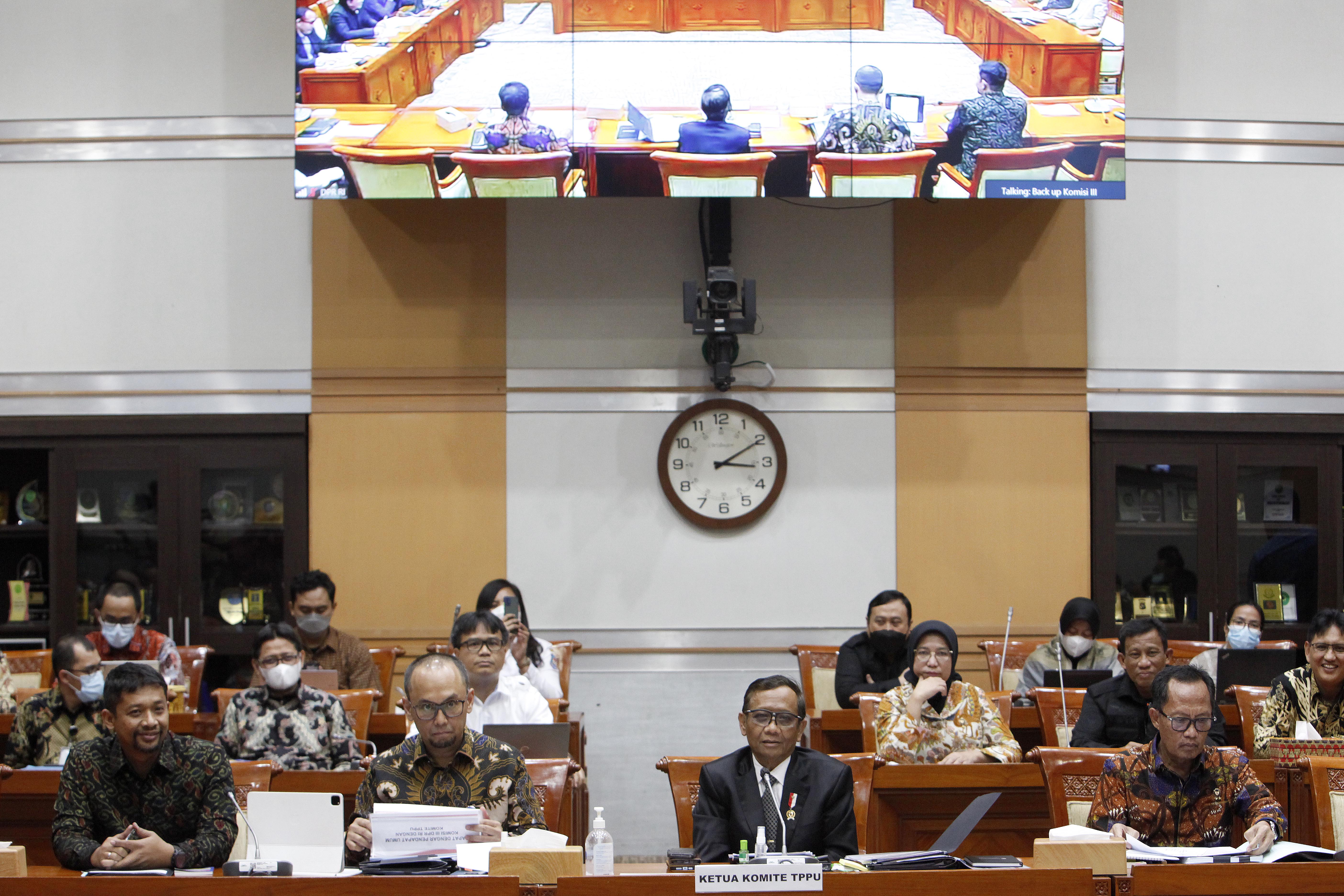 Menteri Koordinator Bidang Politik, Hukum, dan Keamanan (Polhukam)selaku Ketua Komite TPPU, Mahfud MD