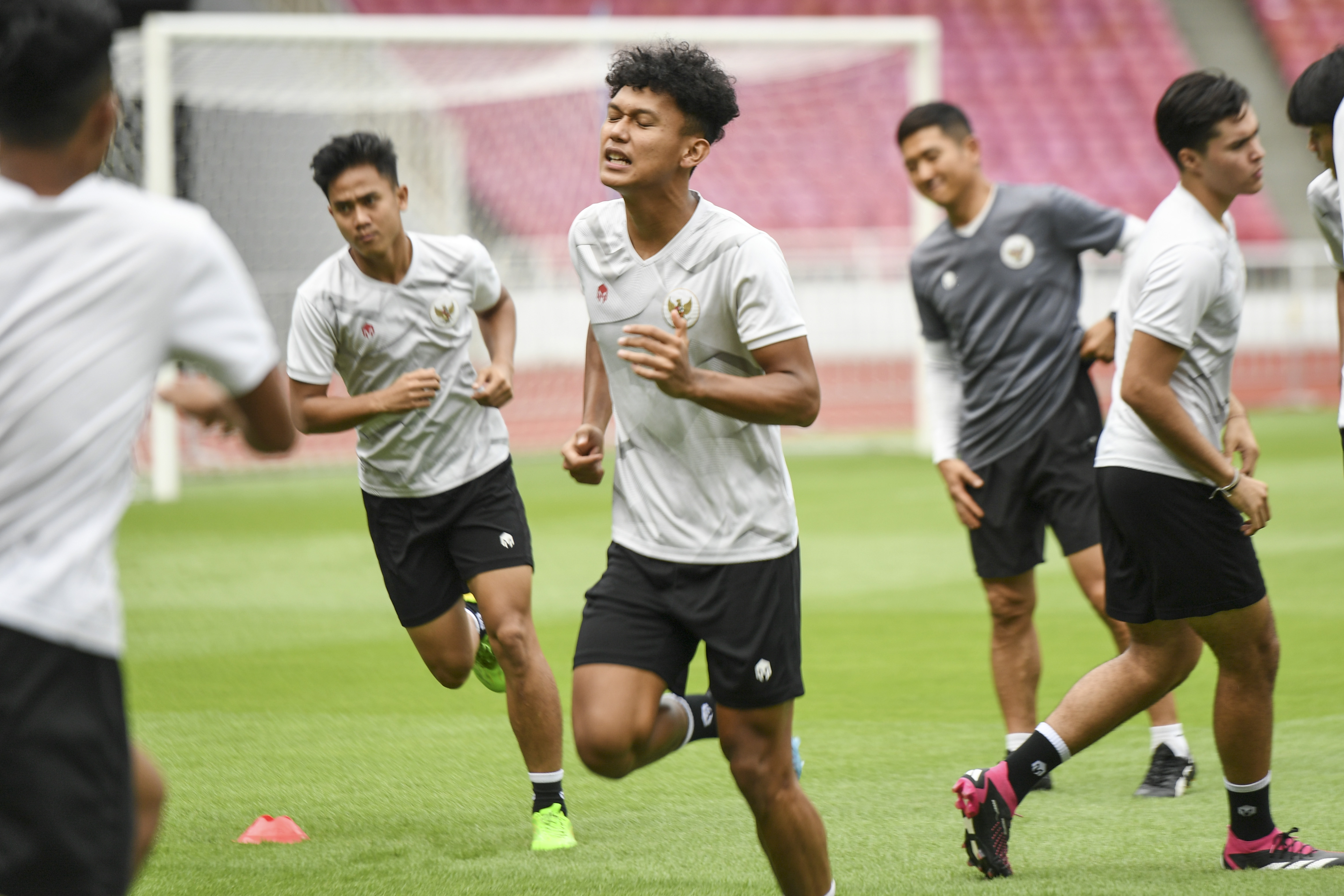 Pemain Timnas U-20 mengikuti sesi latihan terakhir di Stadion Utama Gelora Bung Karno, Jakarta, Sabtu 