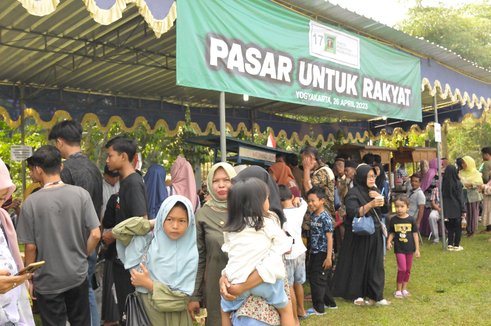 Pasar rakyat yang digelar PPP di kediaman Plt Ketua Umum Muhamad Mardiono