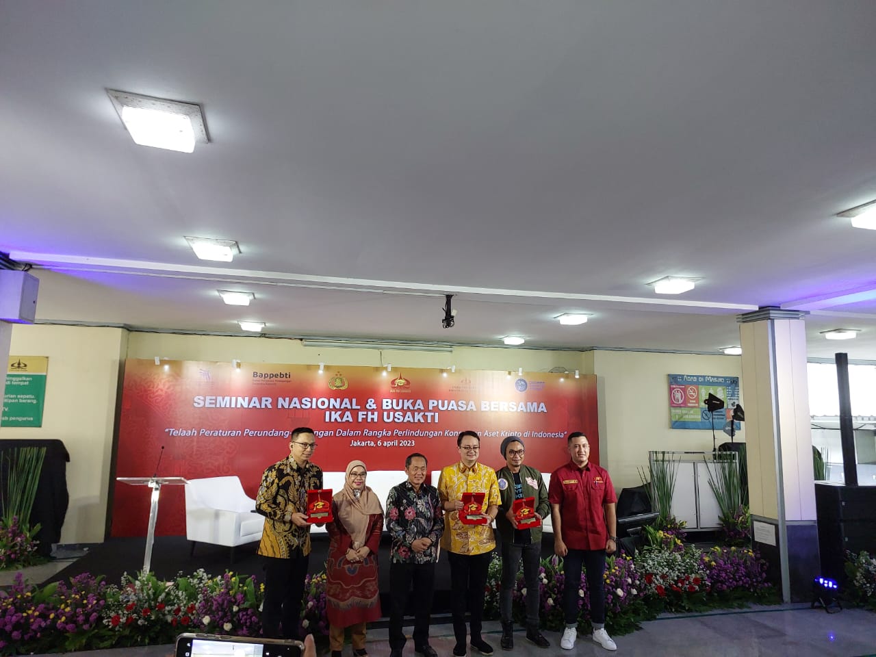 Wamenda Jerry Sambuaga saat menghadiri seminar nasional dan buka puasa ikatan alumni FH Usakti