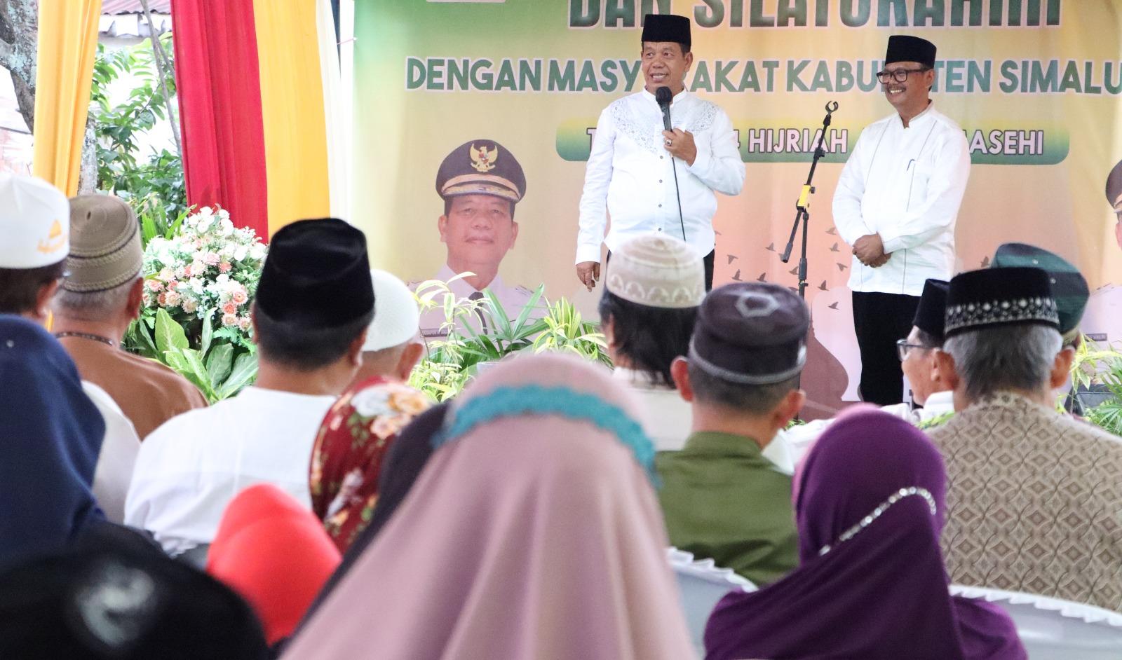 Bupati Simalungun  Radiapoh Hasiholan Sinaga bersama Wakil Bupati  Zonny Waldi bersama warga  Huta VI  Nagori Pamatang Simalungun