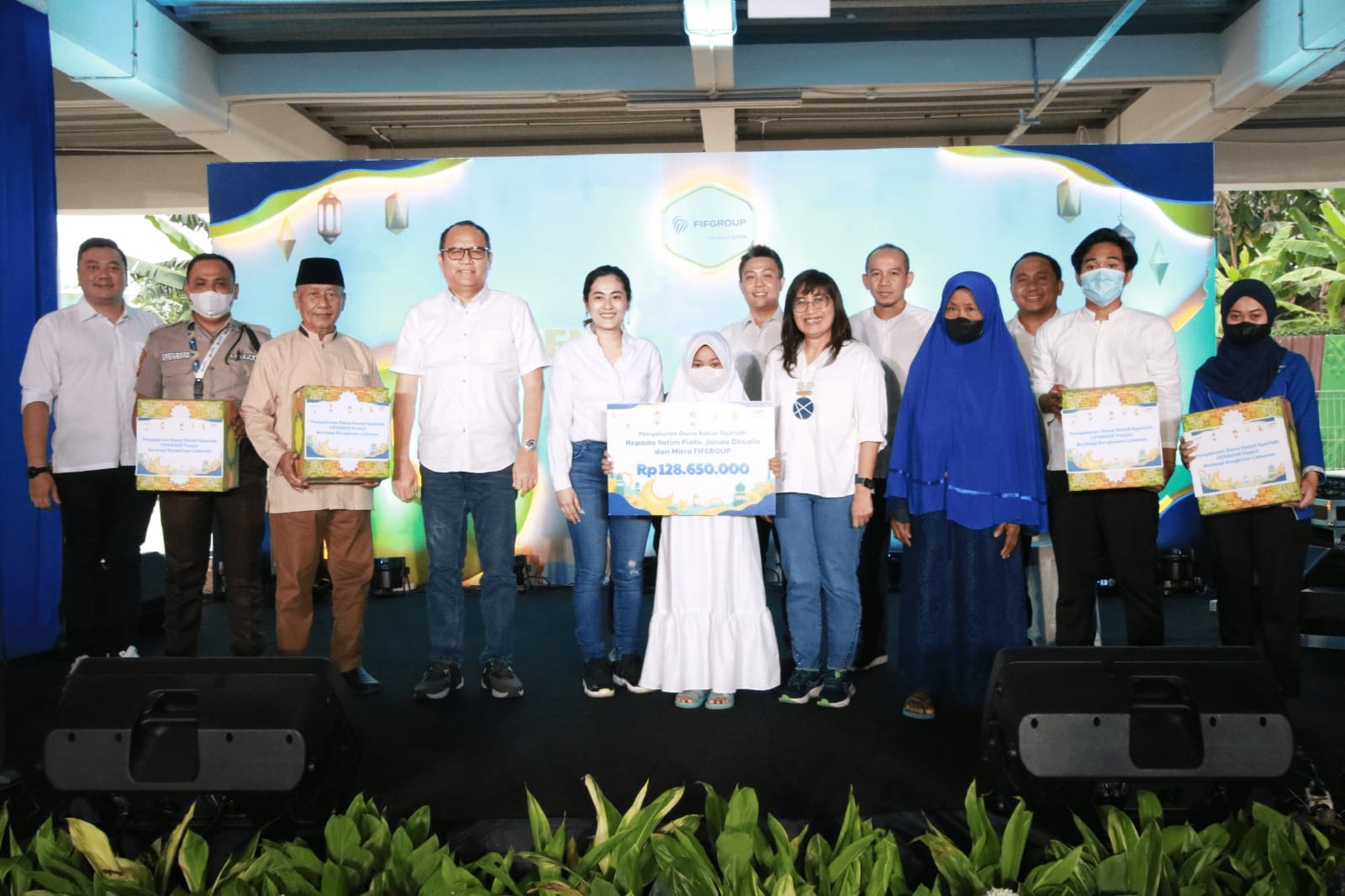 FIFGroup Bagikan Bantuan kepada Yatim dan Janda Dhuafa