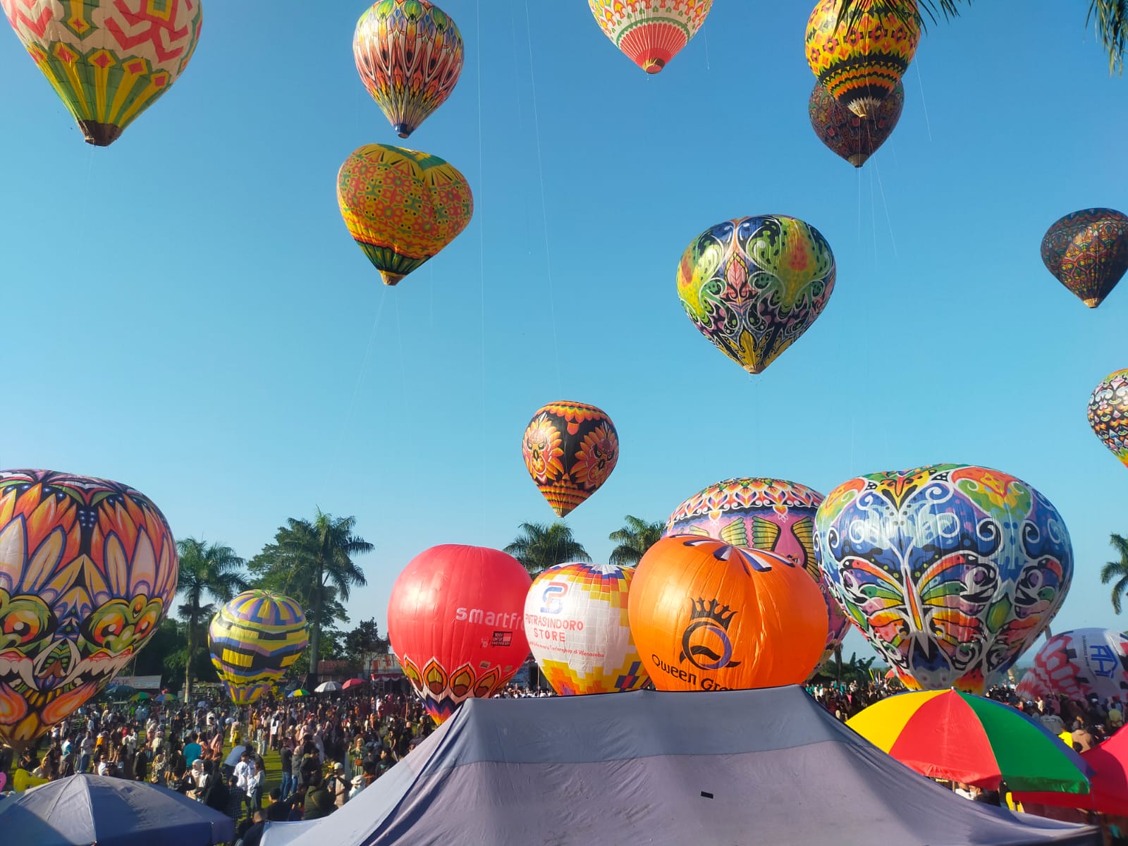 Masyarakat Kabupaten Wonosobo, Jawa Tengah kembali menggelar festival balon pada Idul Fitri 2023 ini. 