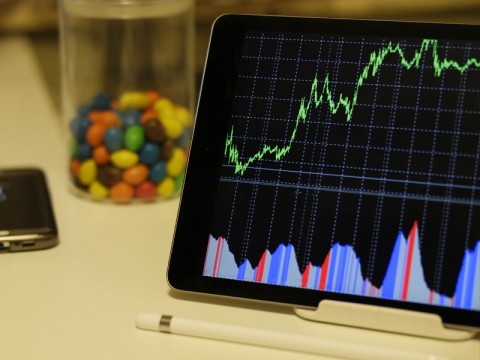 Menjelang Libur Idul Fitri, IHSG Ditutup Menguat