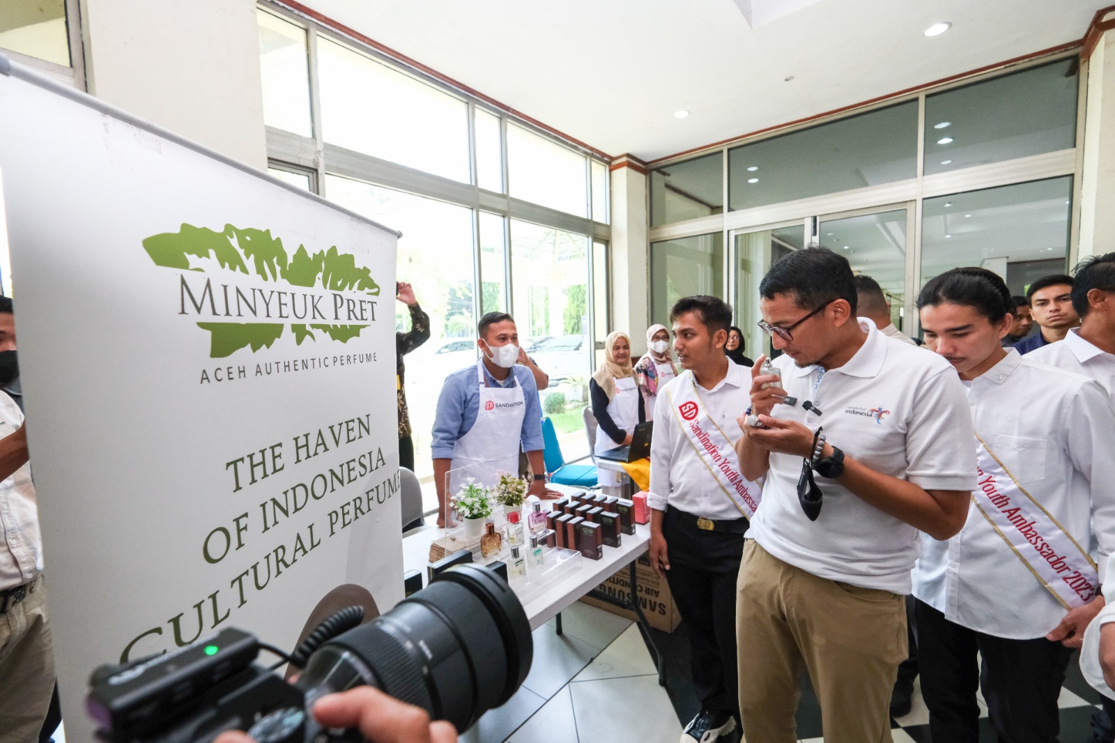 Sandiaga Uno Berikan Bantuan Beasiswa Kepemimpinan kepada Milenial Aceh