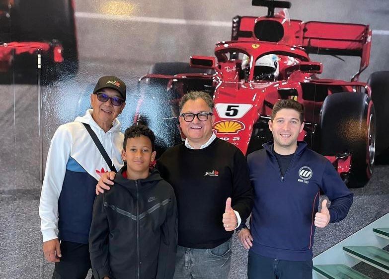 Qarrar Firhand saat menjajal simulator Formula 1 di Italia