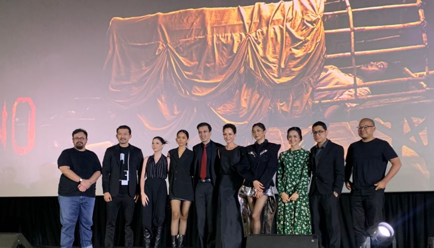 Sutradara, produser, dan para pemeran film Sewu Dino.