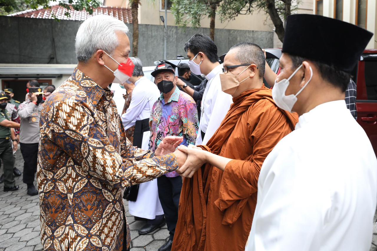 Ganjar Pranowo saat bersama sejumlah tokoh agama