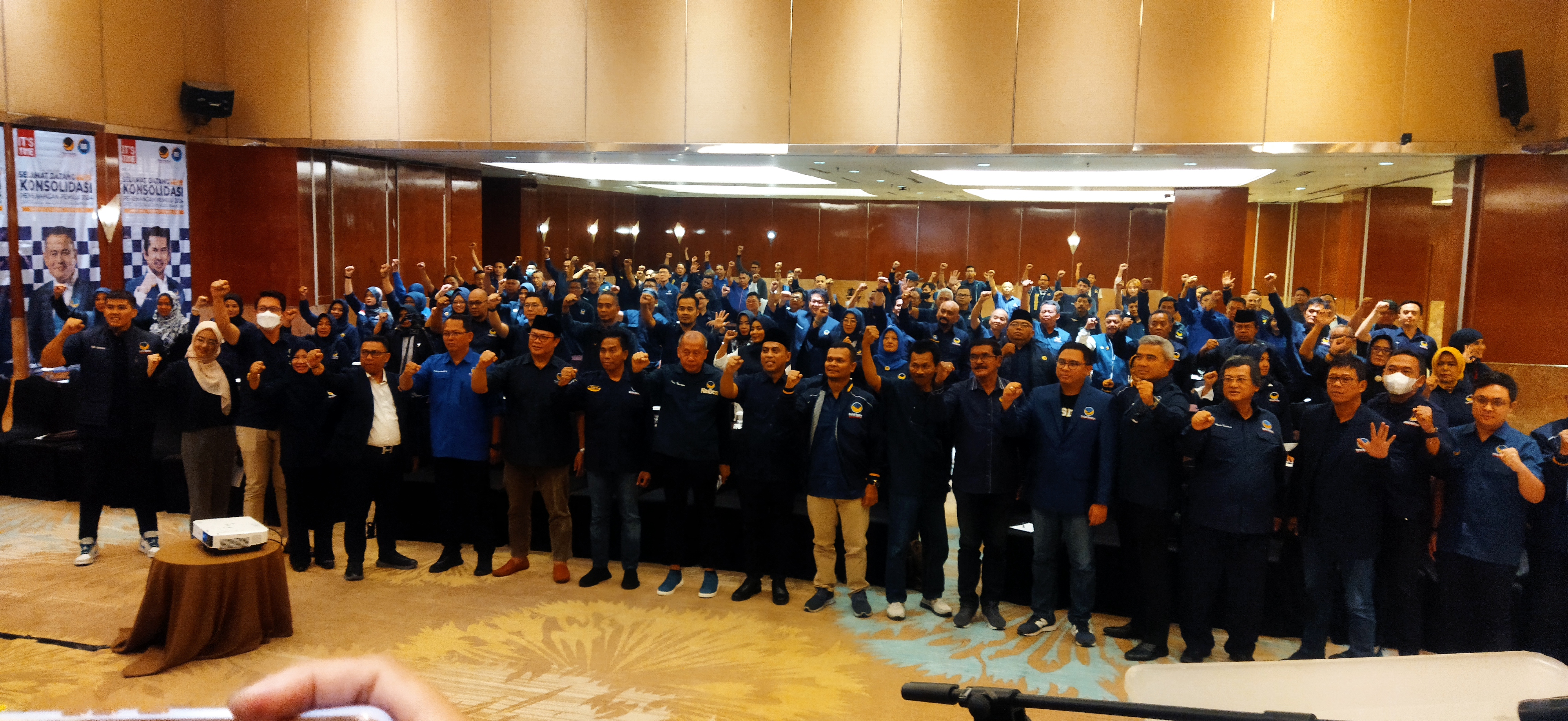 NasDem Jawa Barat bersama para bakal calon legeslatif menggelar konsolidasi di Bandung