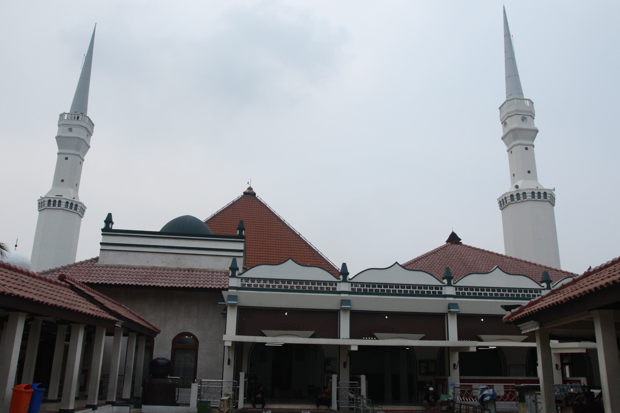 Masjid Luar Batang yang berada di kawasan Penjaringan, Jakarta Utara.
