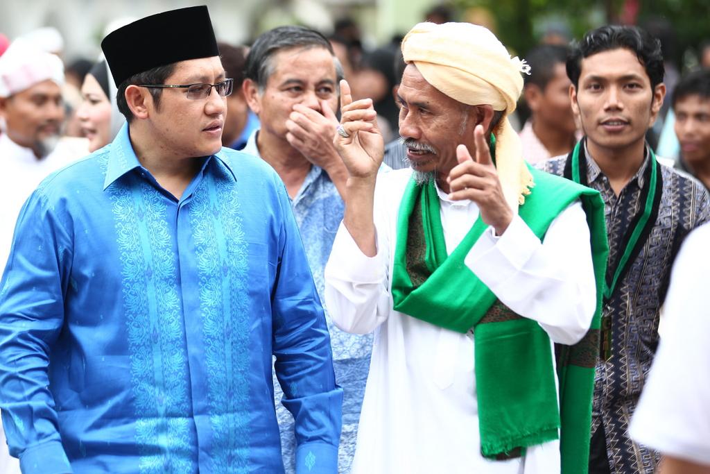 Mantan Ketua Partai Demokrat dan Ketua HMI Anas Urbaningrum bersama sejumlah ulama dan simpatisannya