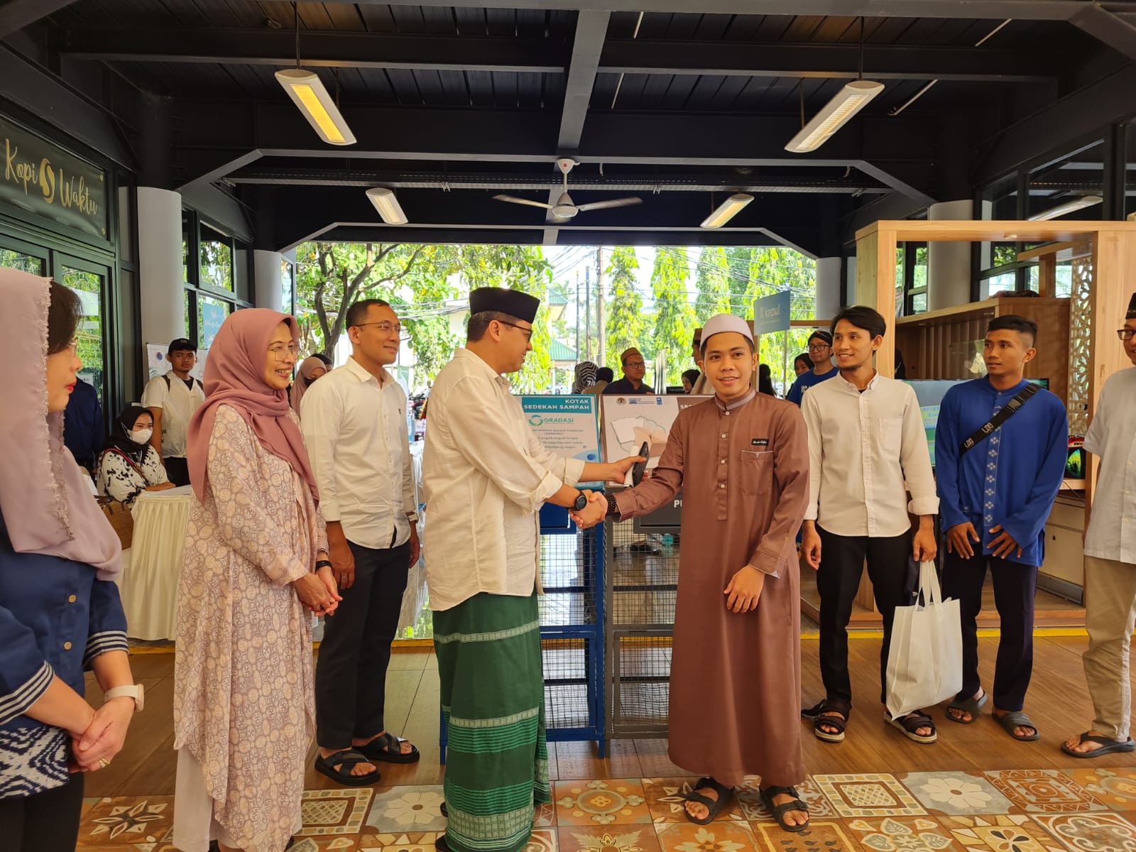Program Sedekah Sampah di Masjid Raya Bintaro.