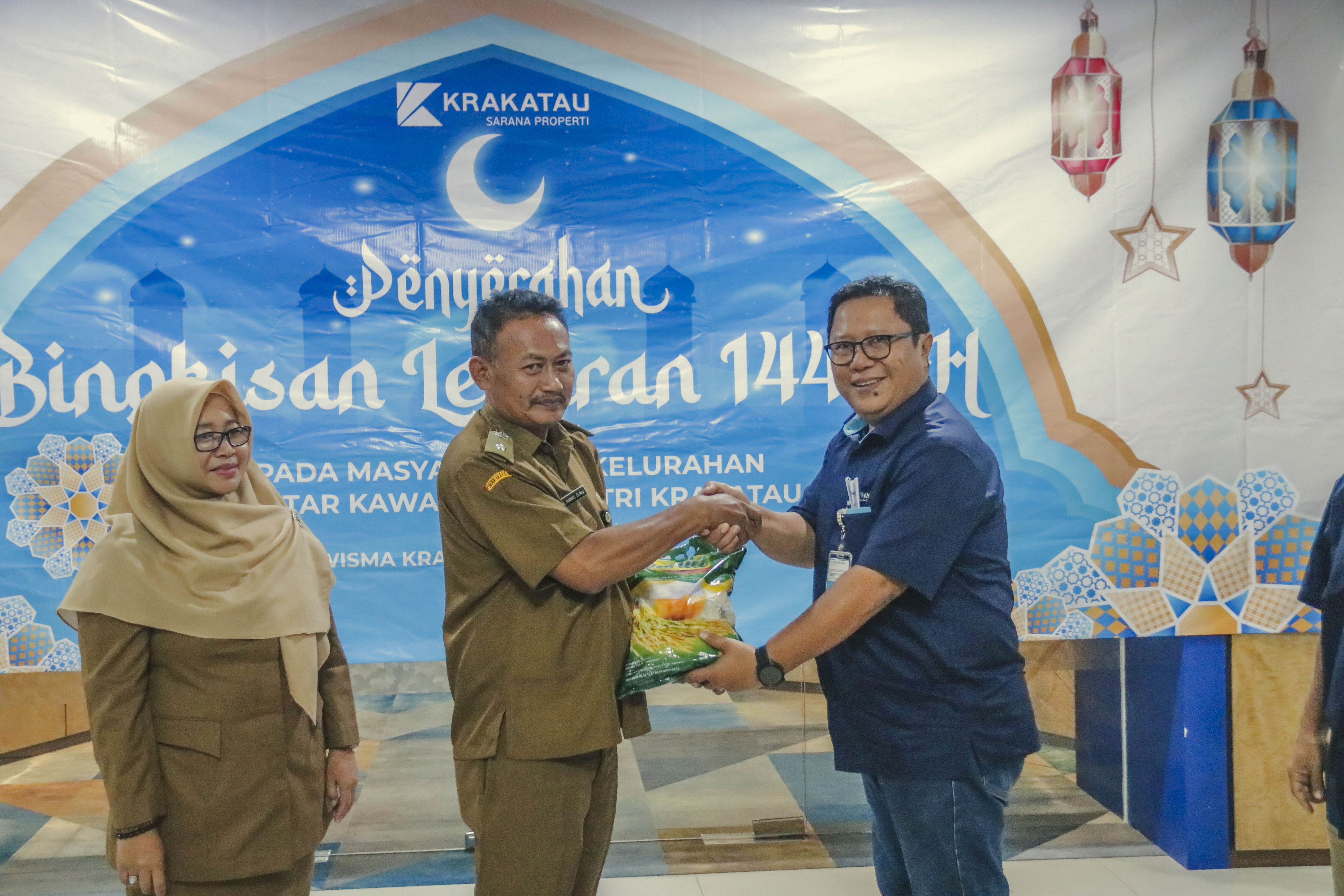 PT Krakatau Sarana Properti membagikan bingkisan Hari Rta ke 18 Kelurahan di Cilegon