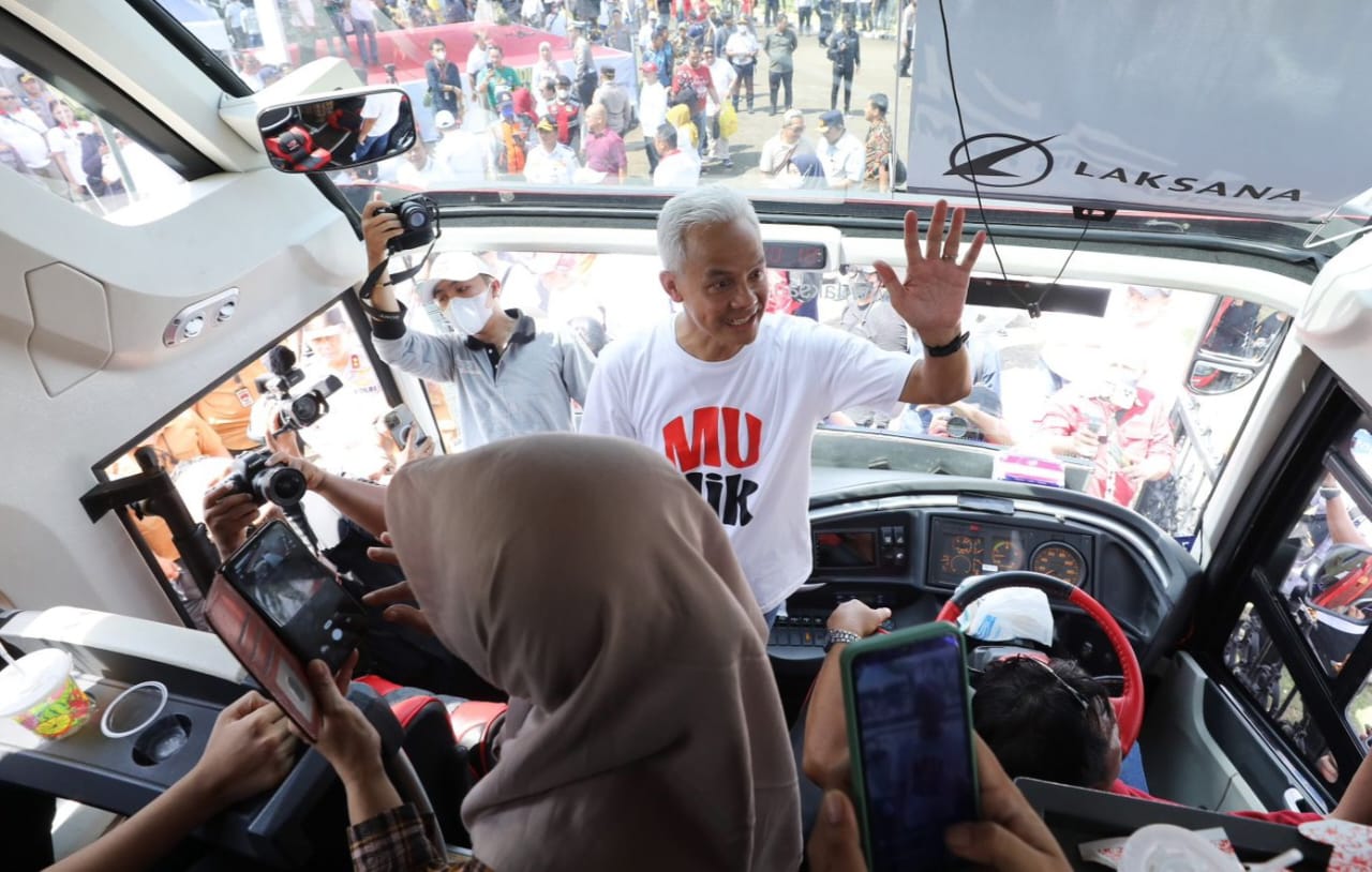 Ganjar Lepas Keberangkatan Mudik Gratis Warga Jateng di Jakarta
