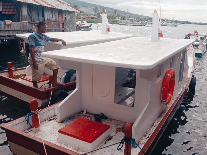 Kapal bantuan Menteri Sosial Tri Rismaharini di Kabupaten Sikka tidak bisa beroperasi karena rusak.