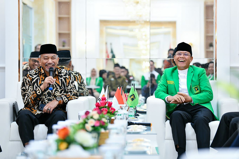 Presiden PKS Ahmad Syaikhu saat menemui pelaksana tugas (Plt) Ketua Umum PPP Muhamad Mardiono. 