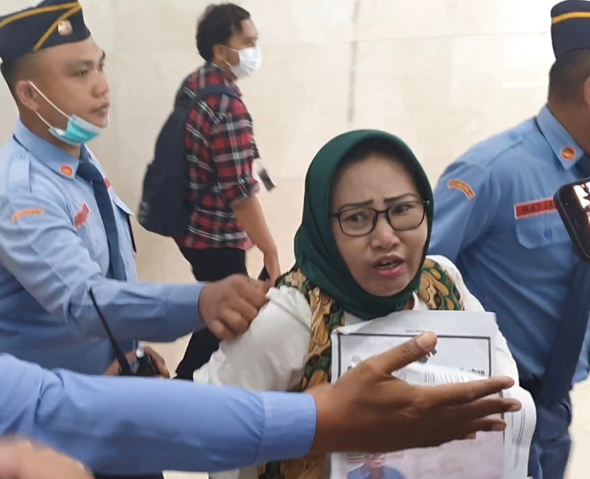 Korban Investasi Bodong Berteriak Histeris saat Rapat Kerja Kapolri dengan DPR