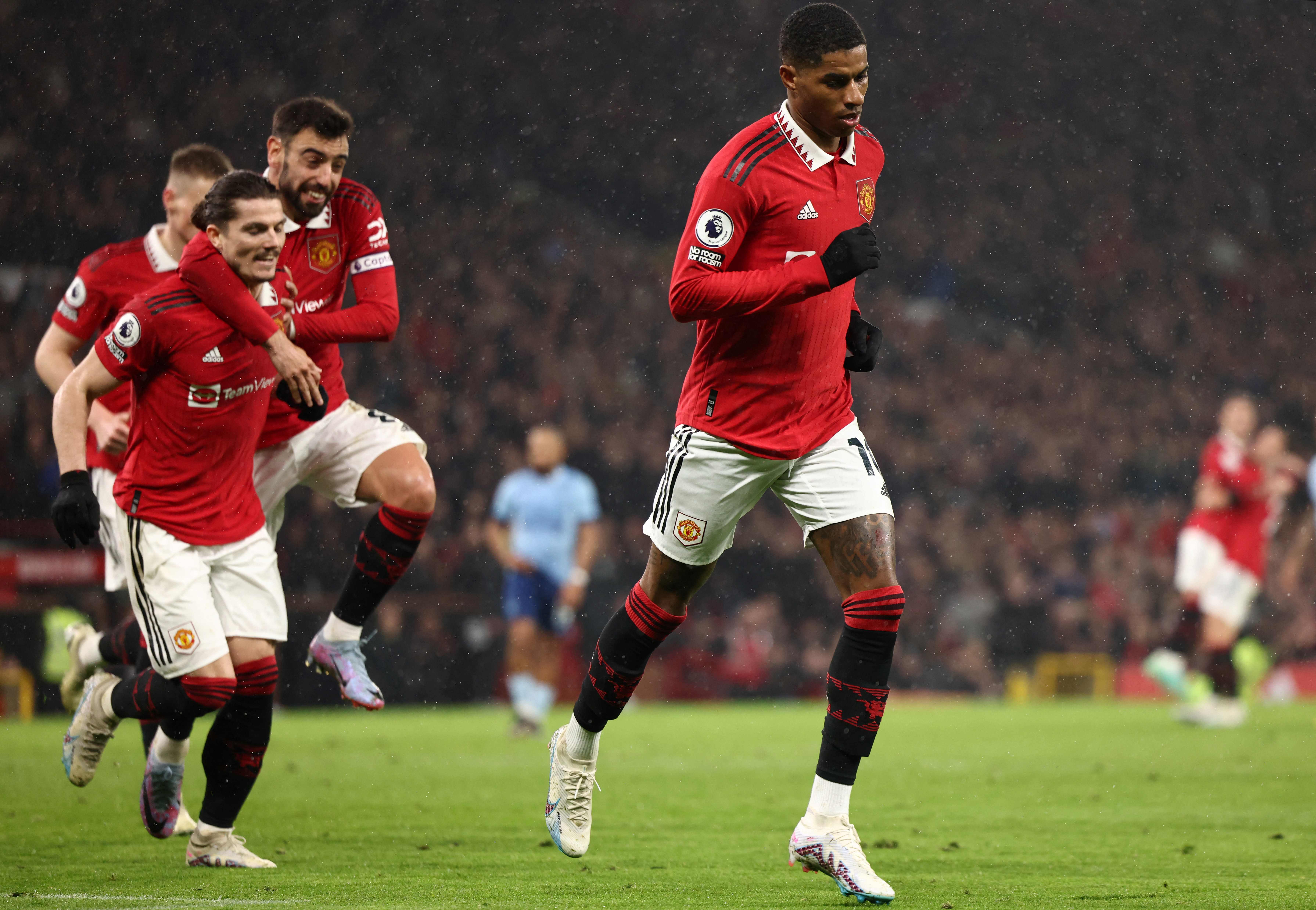 Penyerang Manchester United Marcus Rashford melakukan selebrasi usai mencetak gol ke gawang Brentford di laga Liga Primer Inggris.