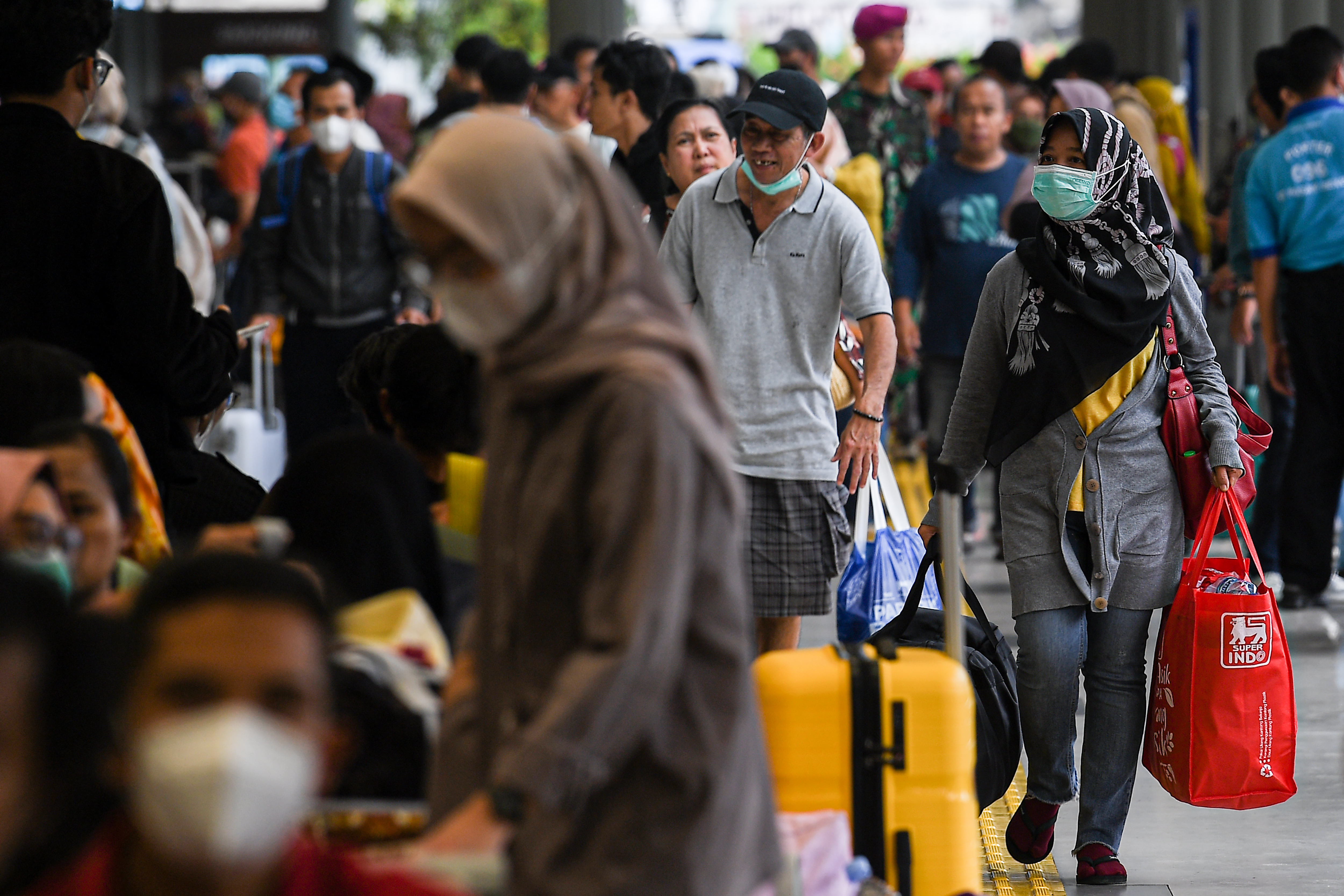 ARUS BALIK STASIUN PASAR SENEN, JAKARTA, MINGGU (30/4).