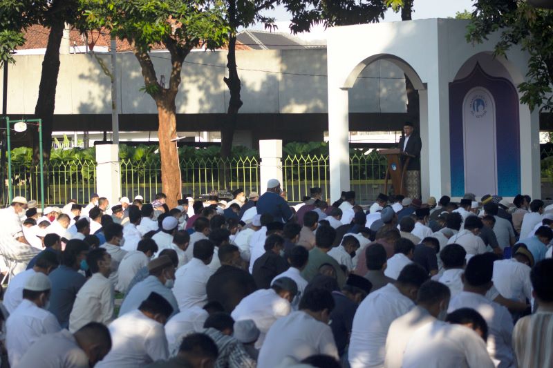 Mantan Menteri Agama Lukman Hakim Syaifuddin memberikan khotbah Idul Adha di Masjid Agung Al Azhar, tahun lalu.