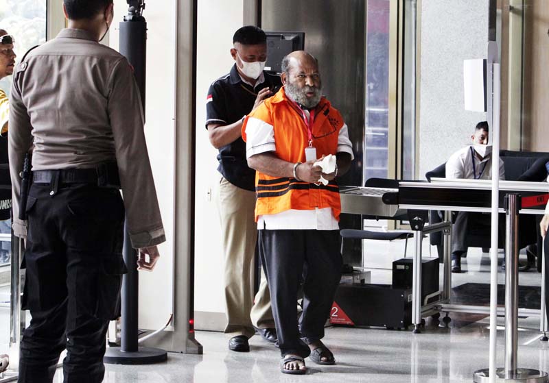 KPK menemukan bukti yang kuat untuk menjerat Lukas Enembe menggunakan pasal pencucian uang.