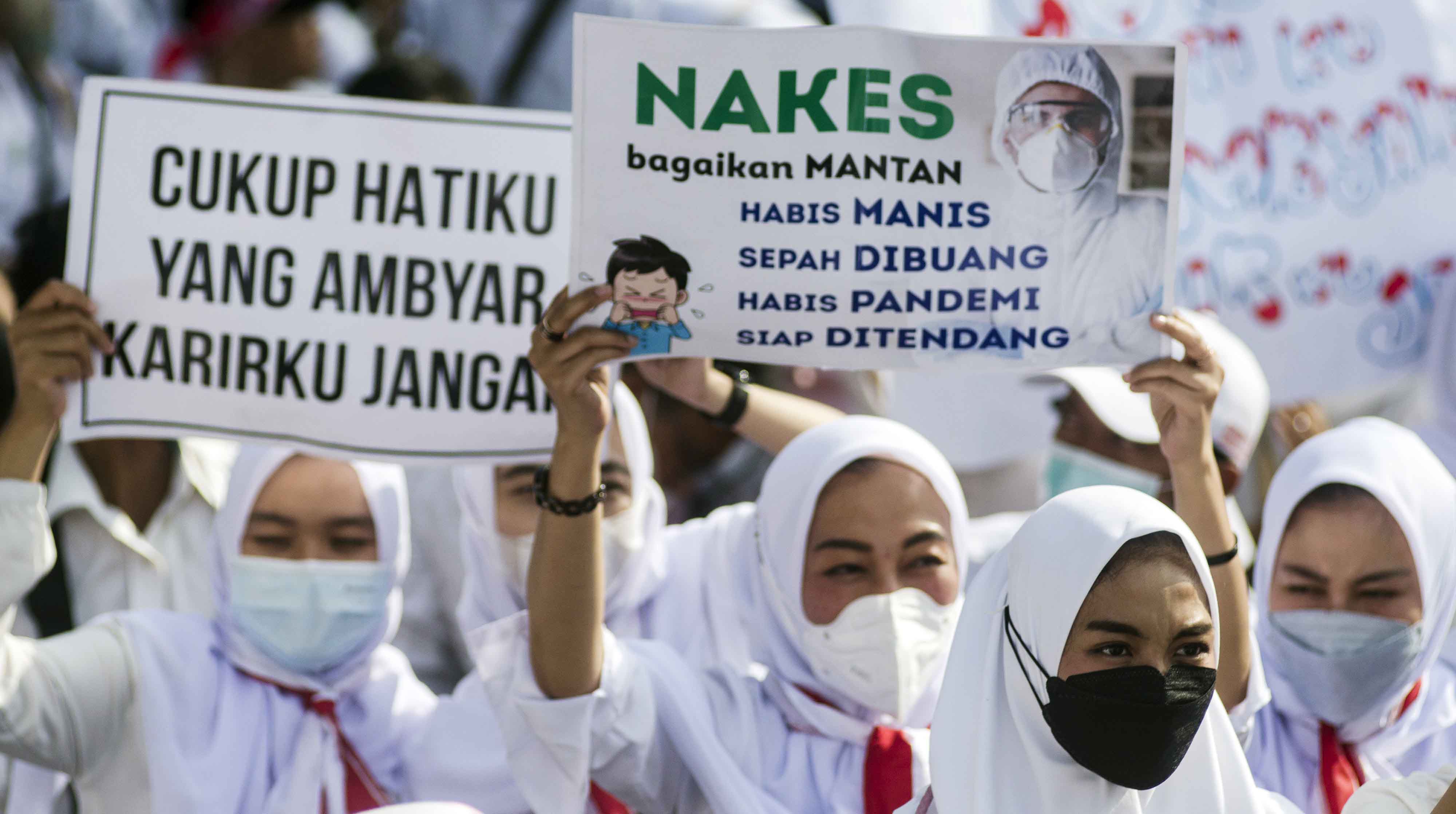 Peserta aksi yang tergabung dalam Forum Komunikasi Honorer Fasilitas Pelayanan Kesehatan (fasyankes) Jawa Barat.