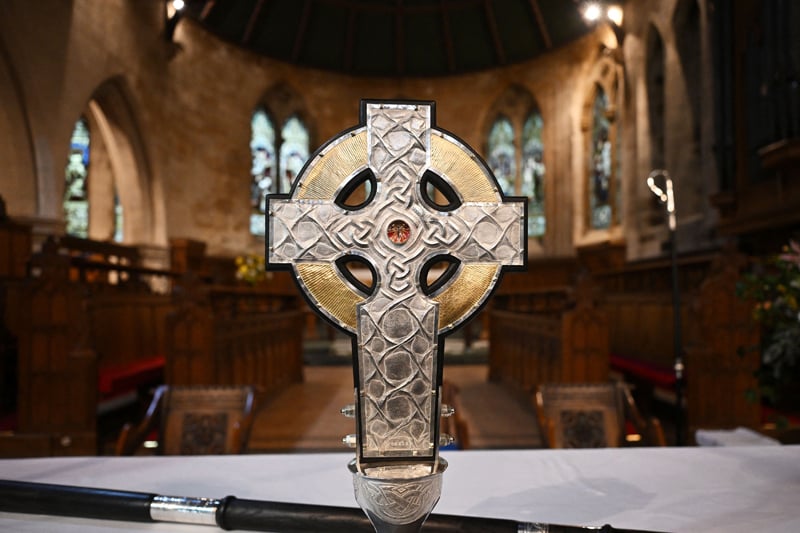 Salib yang dipercaya berisi pecahan salib yesus akan digunakan dalam penobatan Raja Charles III, Mei mendatang.