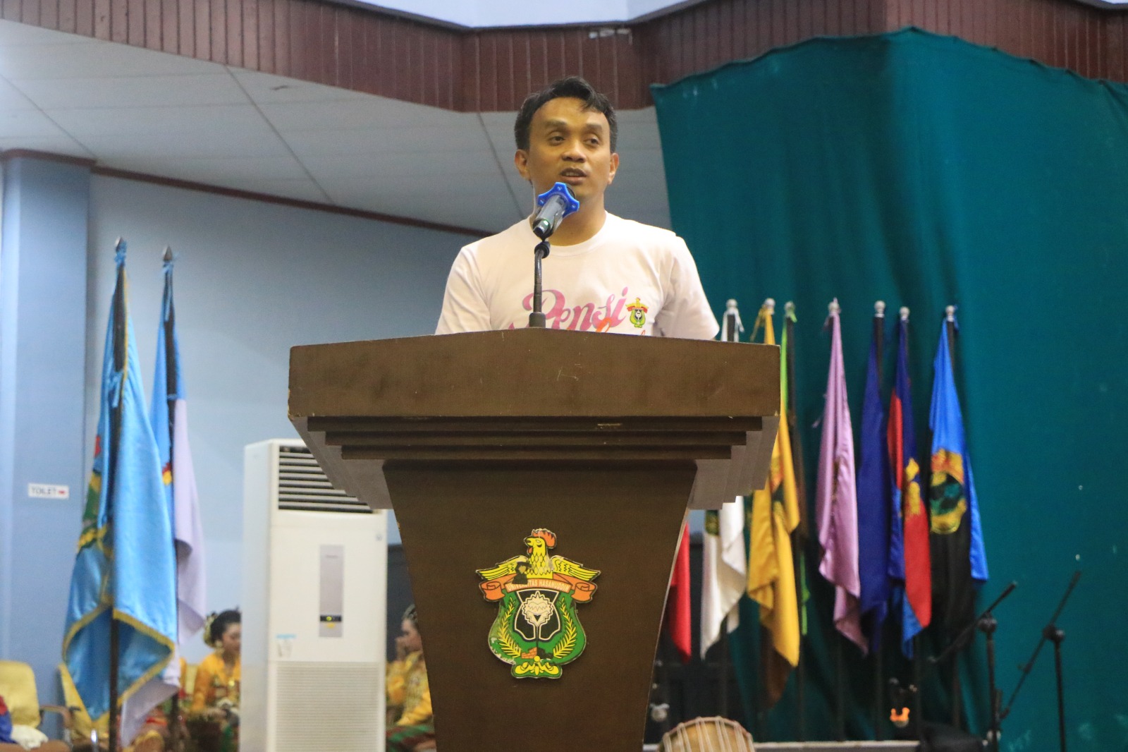 Seorang mahasiswa tampil dalam lomba ceramah keagamaan berbahasa Bugis