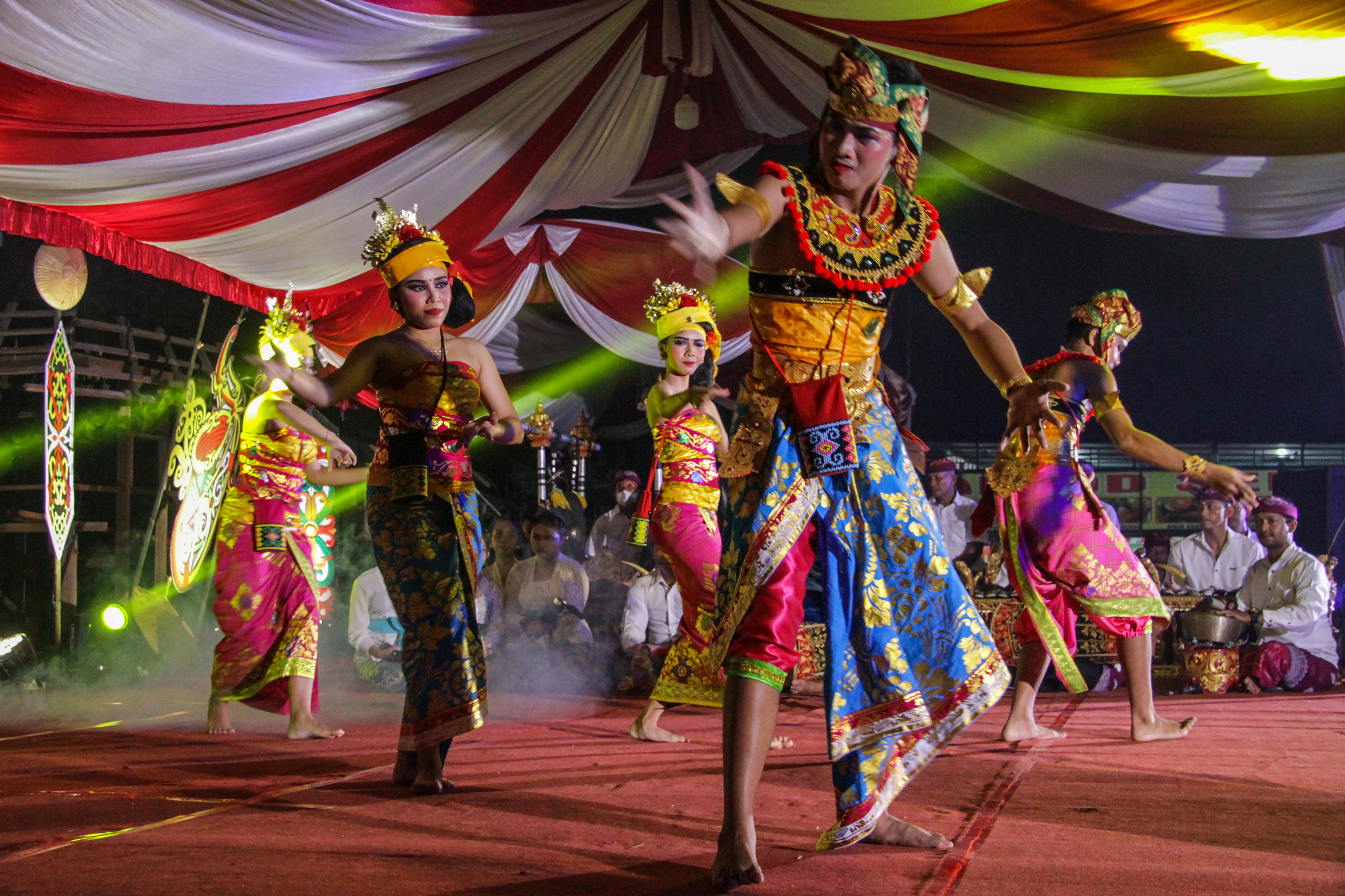 Peringatan Hari Tari Sedunia di Kalimantan Tengah.