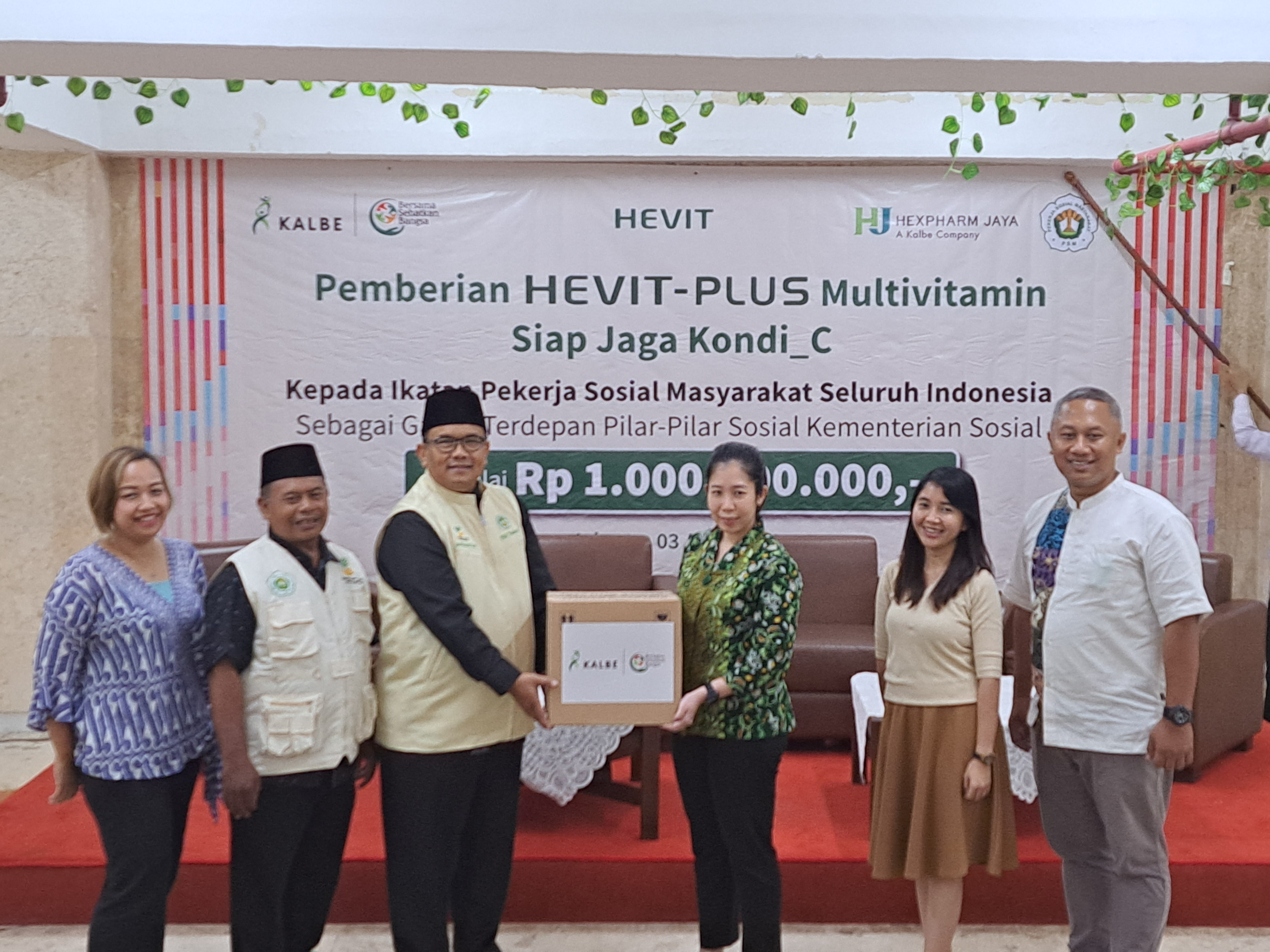 Donasi yang dilakukan Hexpharm Jaya