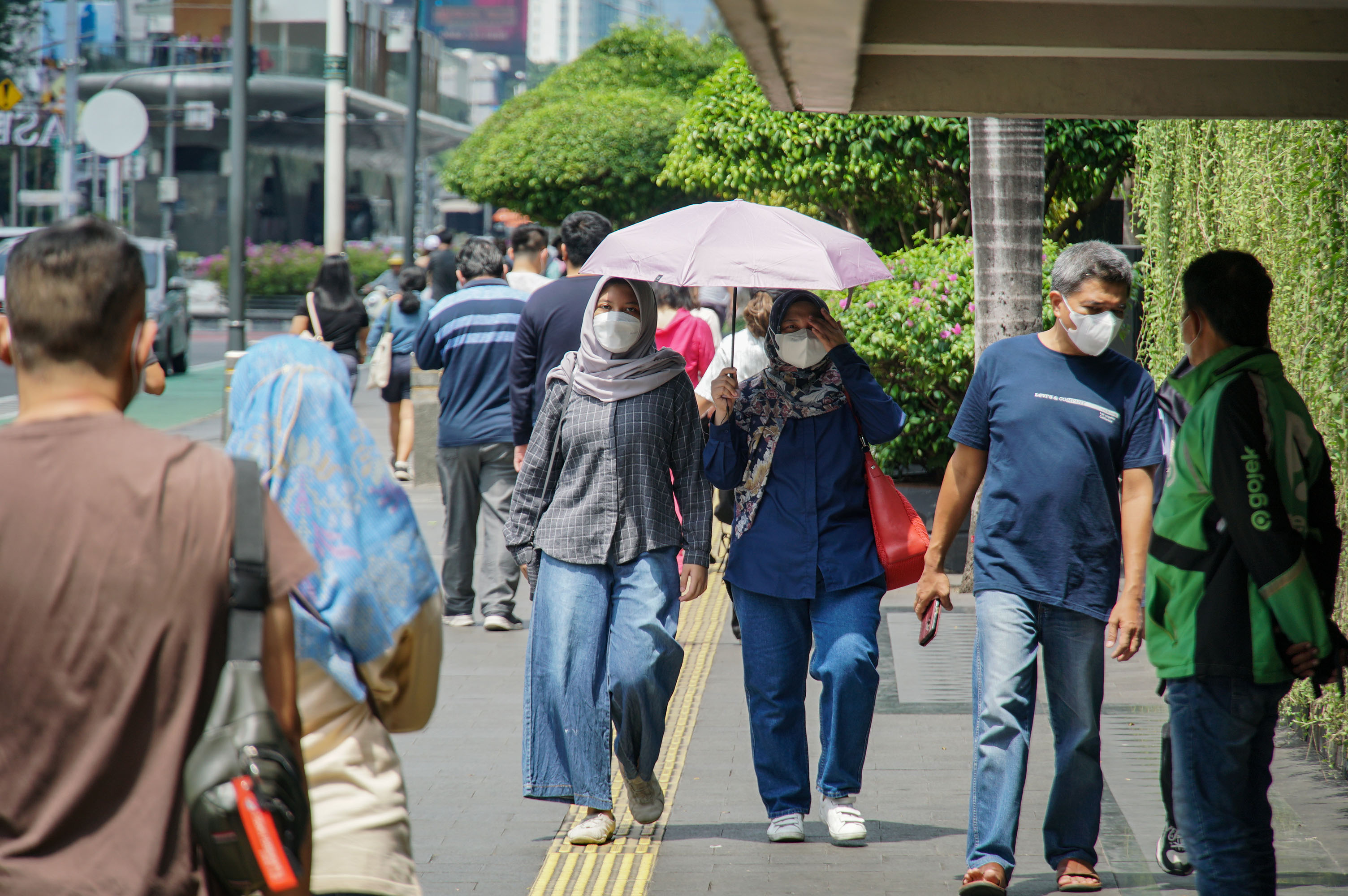 Cuaca Panas Tak Biasa, Waspadai Aneka Gejala Ini
