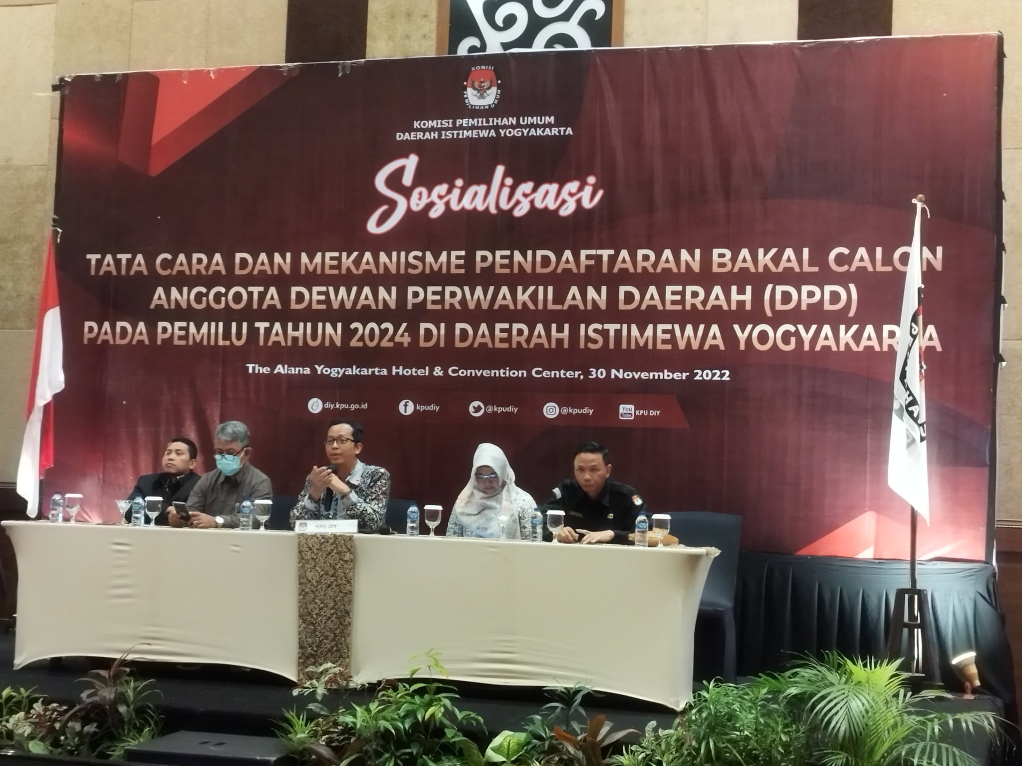 Komisioner KPU Daerah Istimewa Yogyakarta menyampaikan perkembangan proses pemilu di wilayahnya.