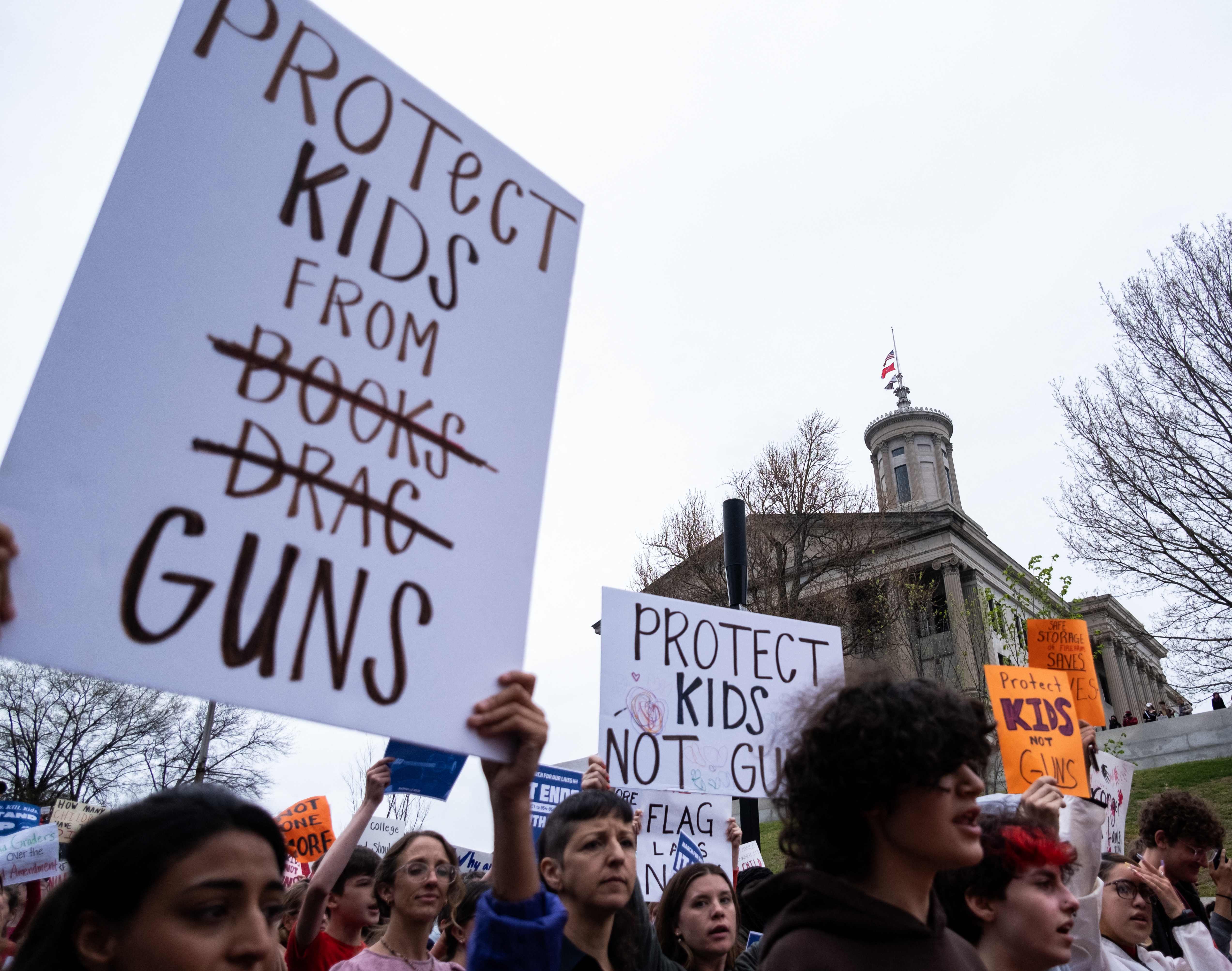 Warga memprotes pemilikan senjata yang telah berulang kali menelan korban di AS