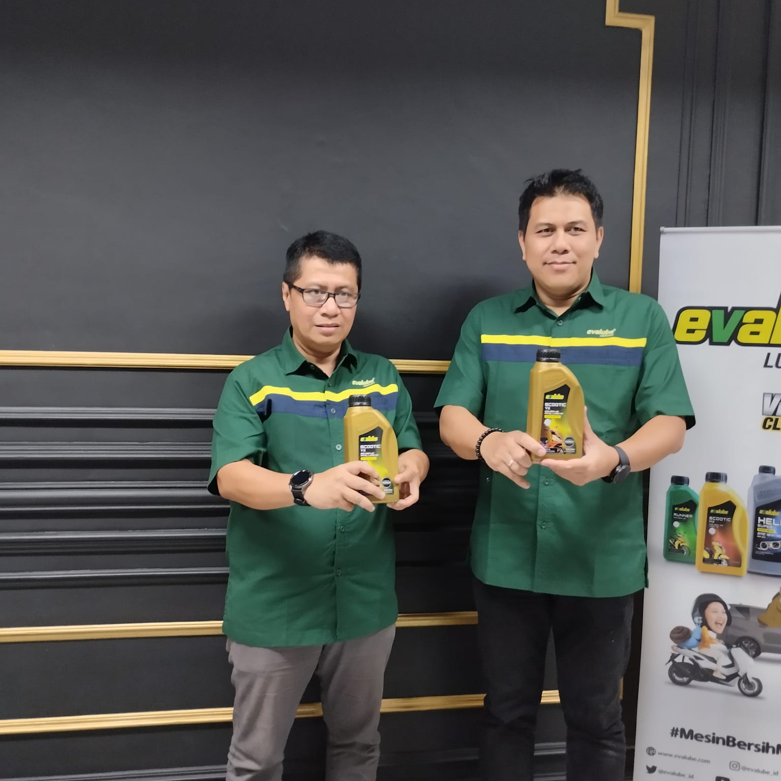 Commercial Director PT Wiraswasta Gemilang Indonesia Yomie Harlin (kanan) di Jakarta, Jumat (14/4).