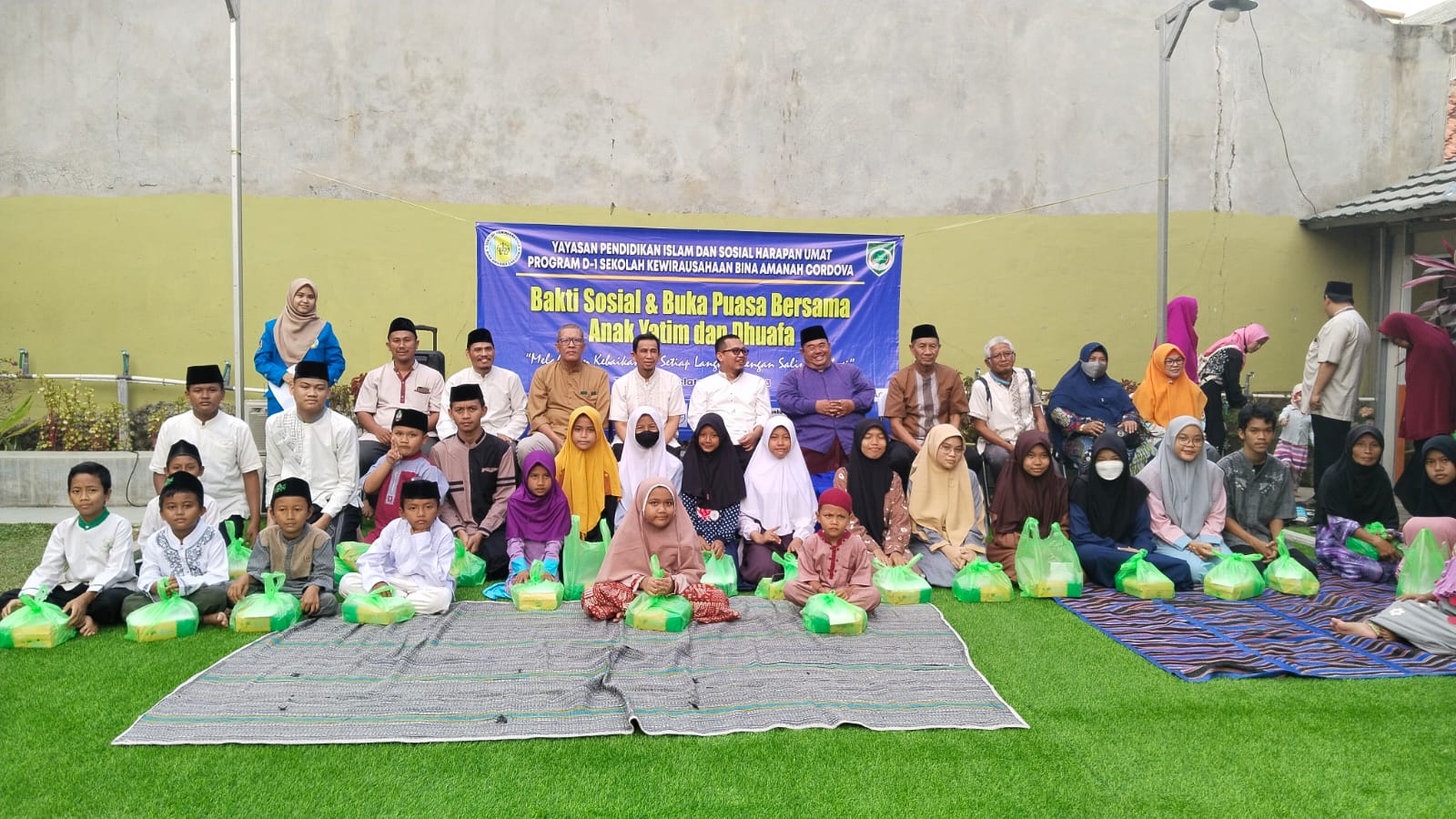 Buka puasa bersama dan bakti sosial SKBAC Pondok Aren