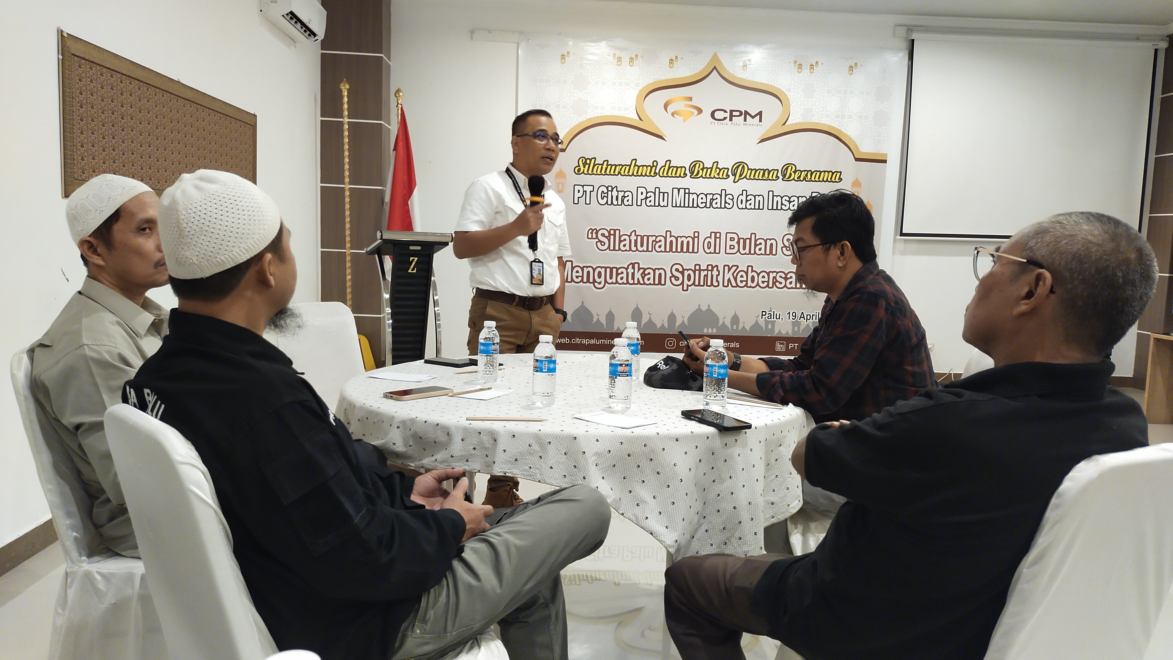 Manajemen PT Citra Palu Mineral menggelar buka bersama wartawan