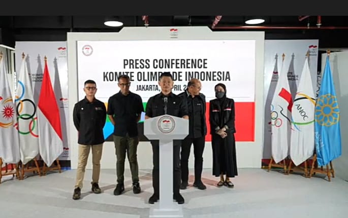 Konferensi Pers Ketua KOI atas kegaduhan penolakan Tim Israel di ANOC World Beach Games (AWBG) 2023 di Jakarta (6/4/2023)